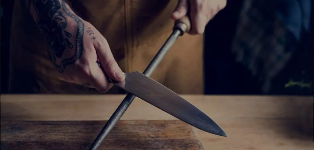 Cómo afilar un cuchillo jamonero