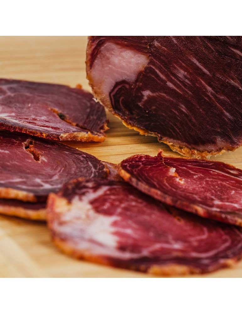 Primer plano de las lonchas de lomito ibérico de bellota de Los Romeros de Alanís