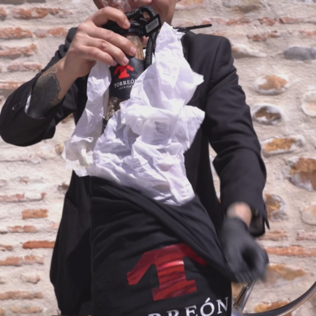 Cargar vídeo: Paleta de bellota 100% ibérica