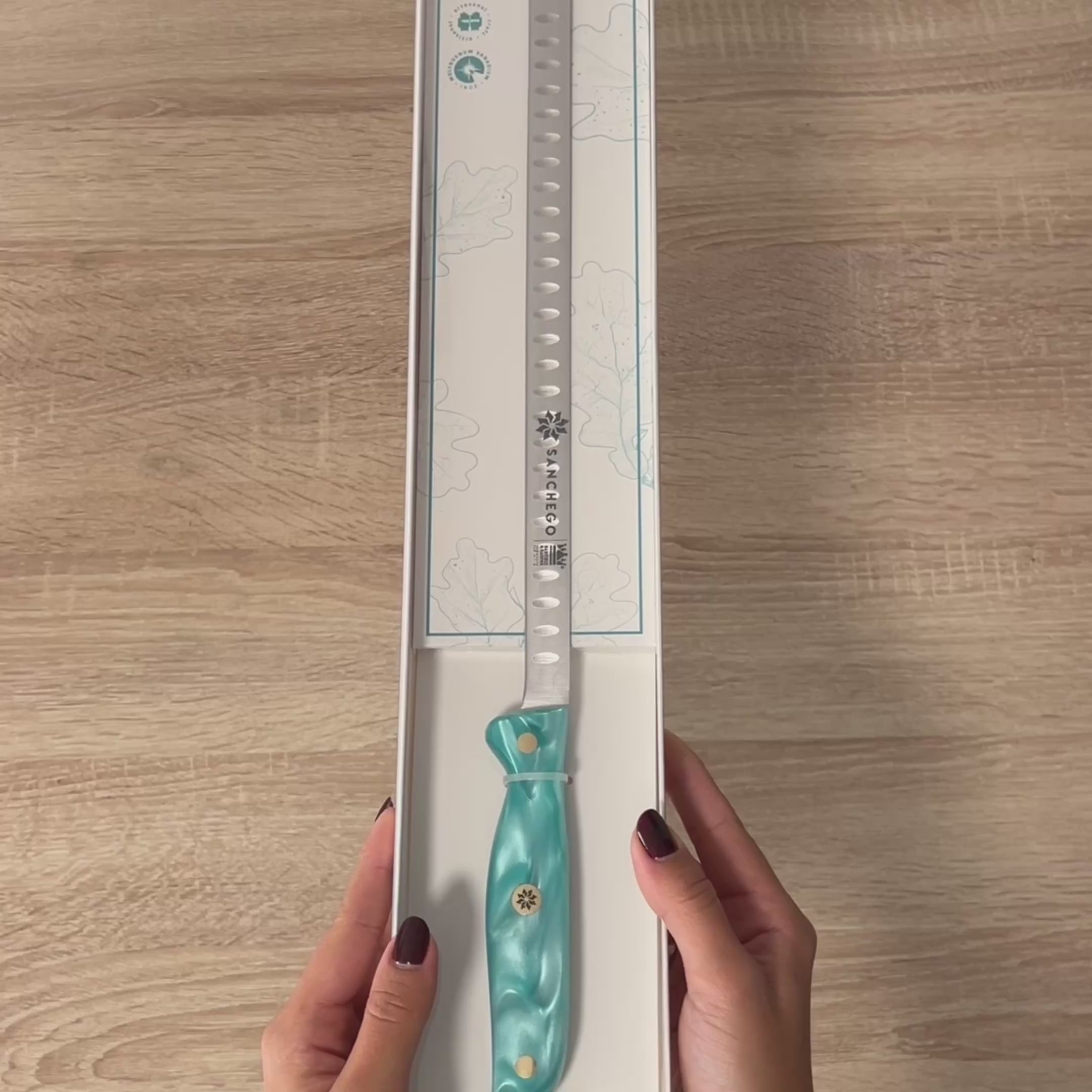 Cargar vídeo: Cuchillo jamonero alveolado Víctor Sanchego | Martínez y Gascón