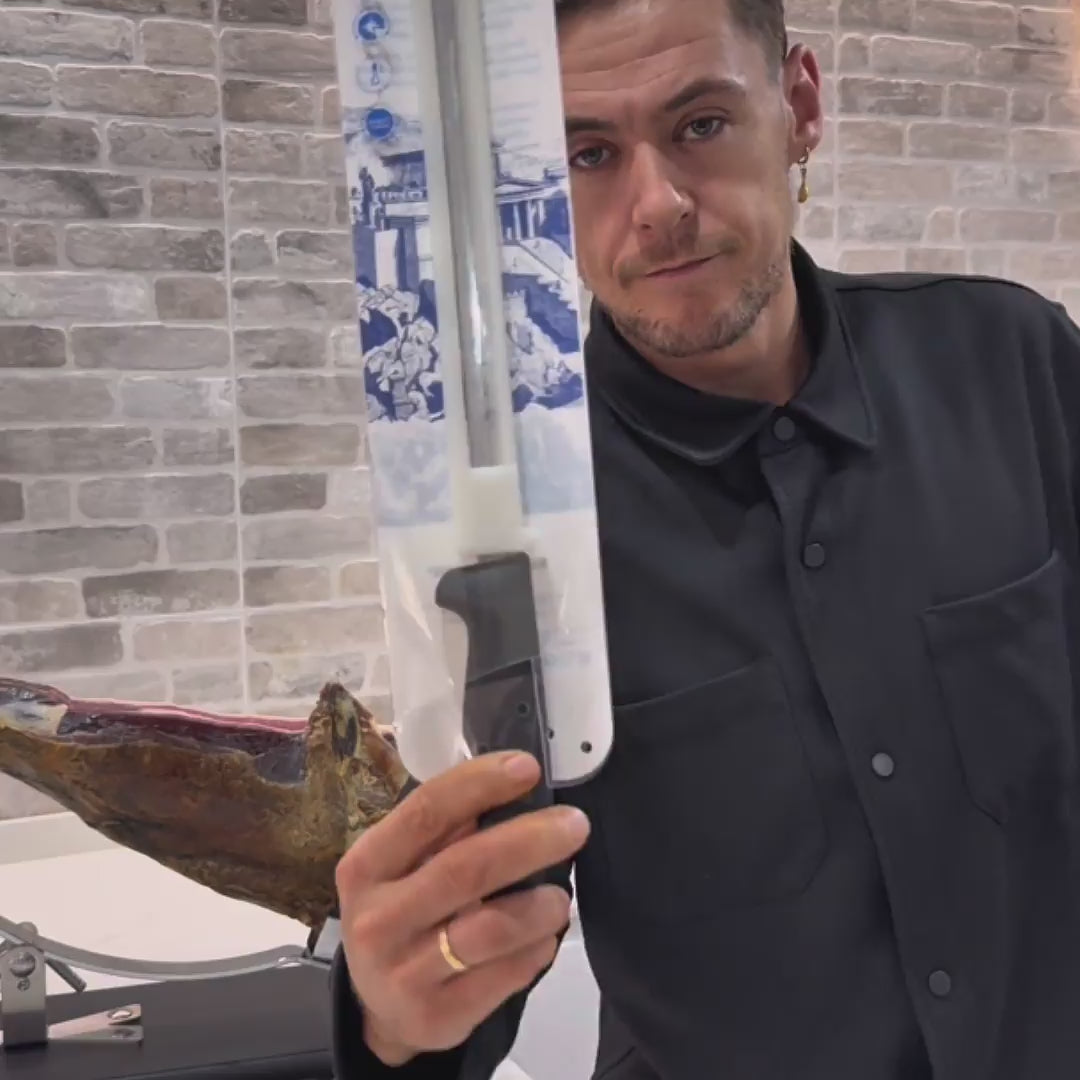 Cargar vídeo: Cuchillo jamonero flexible con protector 28,5cm | Martínez y Gascón