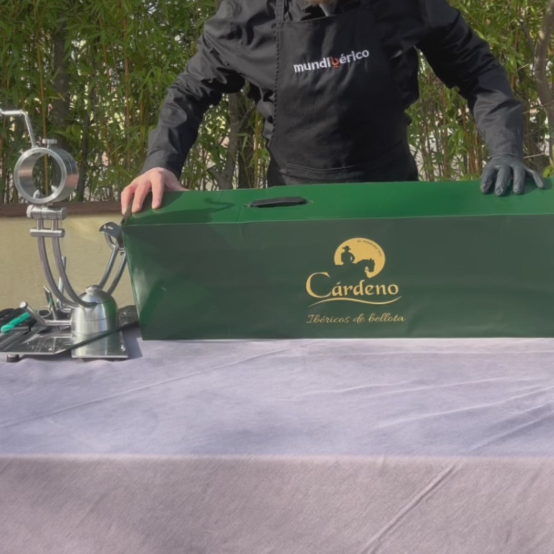 Cargar vídeo: Jamón de Bellota 100% ibérico | Cárdeno