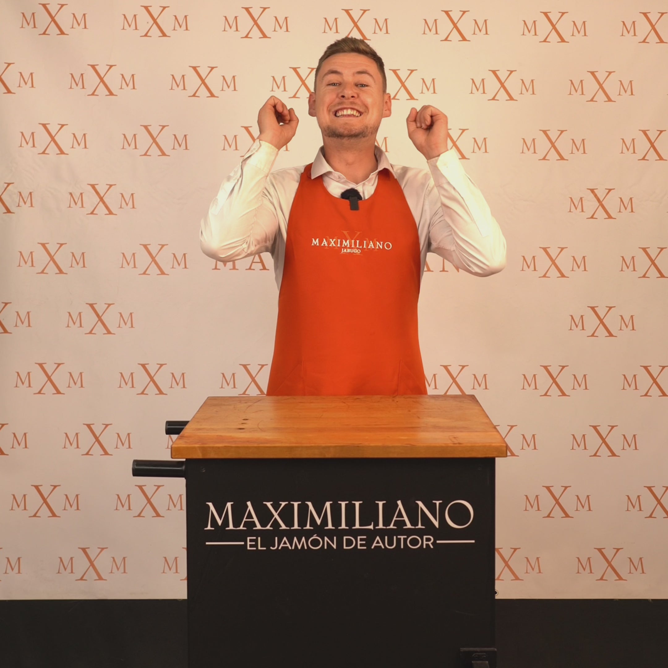 Cargar vídeo: Jamón Triple Equis | Maximiliano