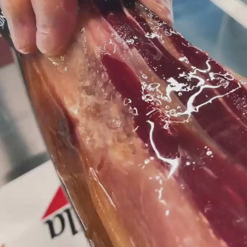 Cargar vídeo: Jamón de Bellota 100% Ibérico DOP Jabugo Loncheado a Cuchillo | Olalla