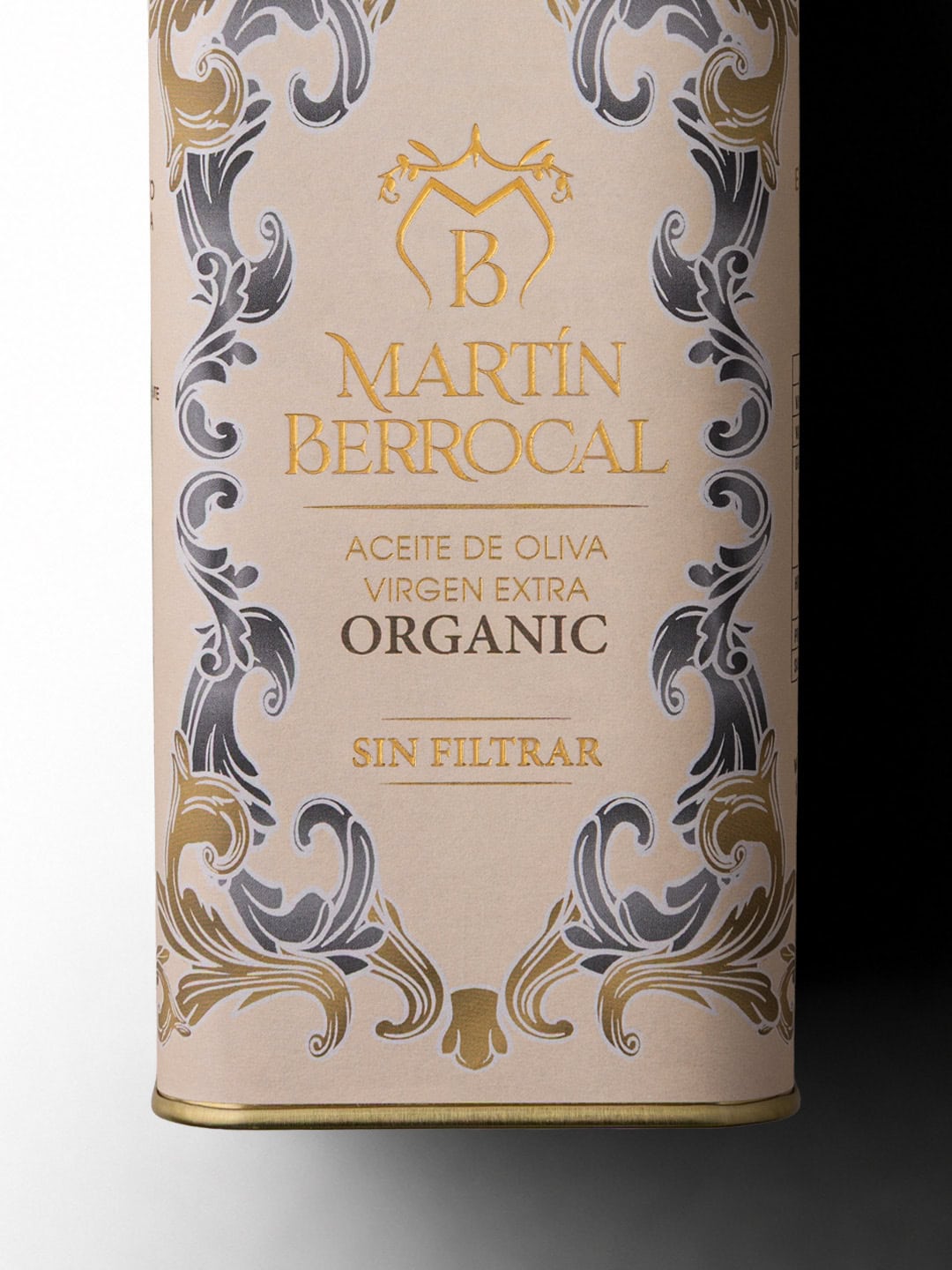 Detalle de la etiqueta de la lata de aceite Organic sin filtrar de Martín Berrocal