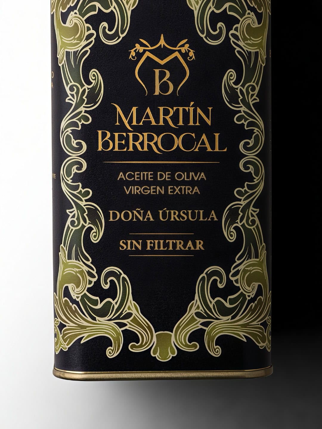 Detalle de la etiqueta de la lata de aceite Doña Úrsula sin filtrar de Martín Berrocal